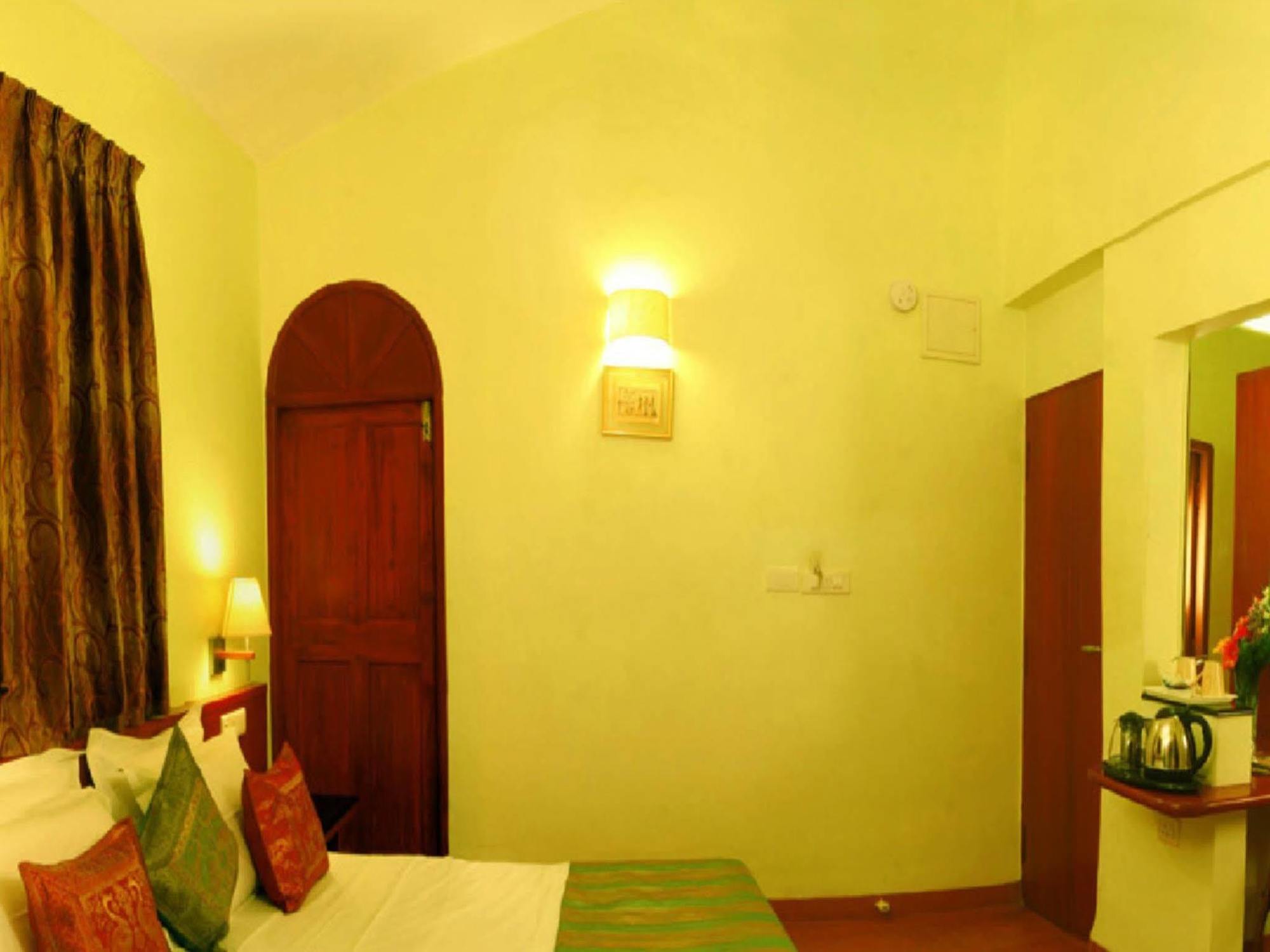 Lambana Resort Calangute Esterno foto